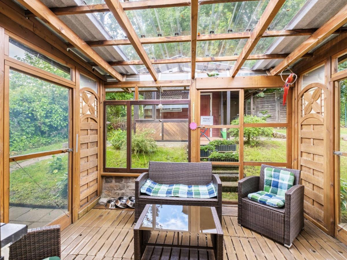 Idyllic Bungalow In Feusdorf With Forest View Rum bild
