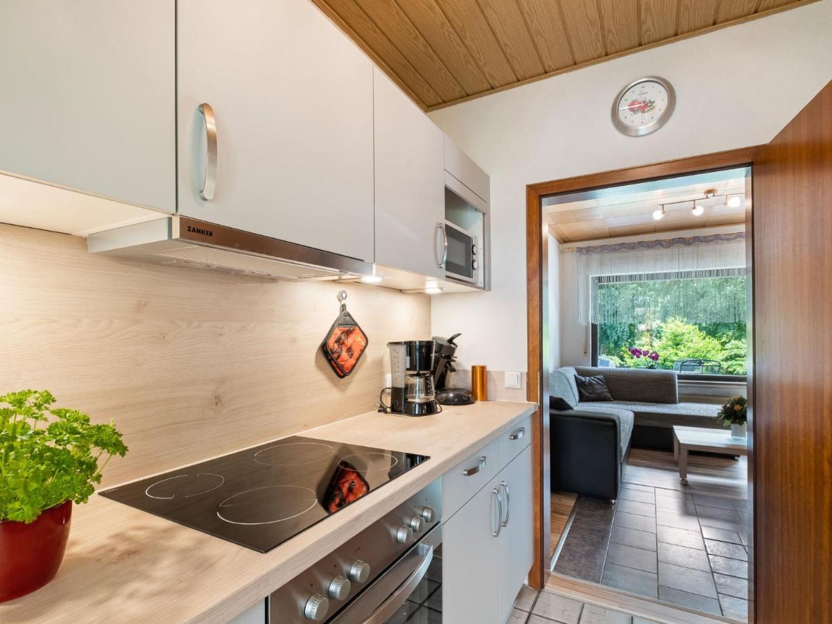 Idyllic Bungalow In Feusdorf With Forest View Rum bild