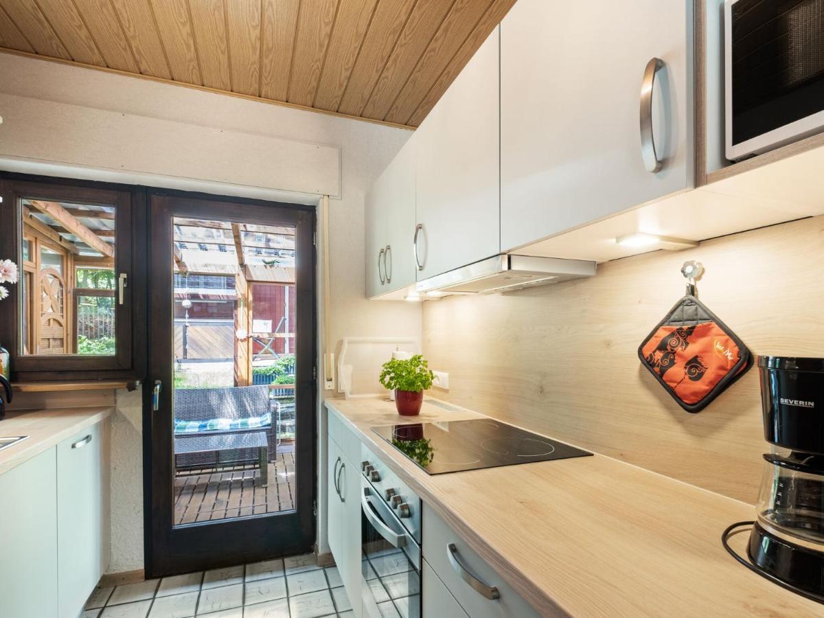 Idyllic Bungalow In Feusdorf With Forest View Rum bild