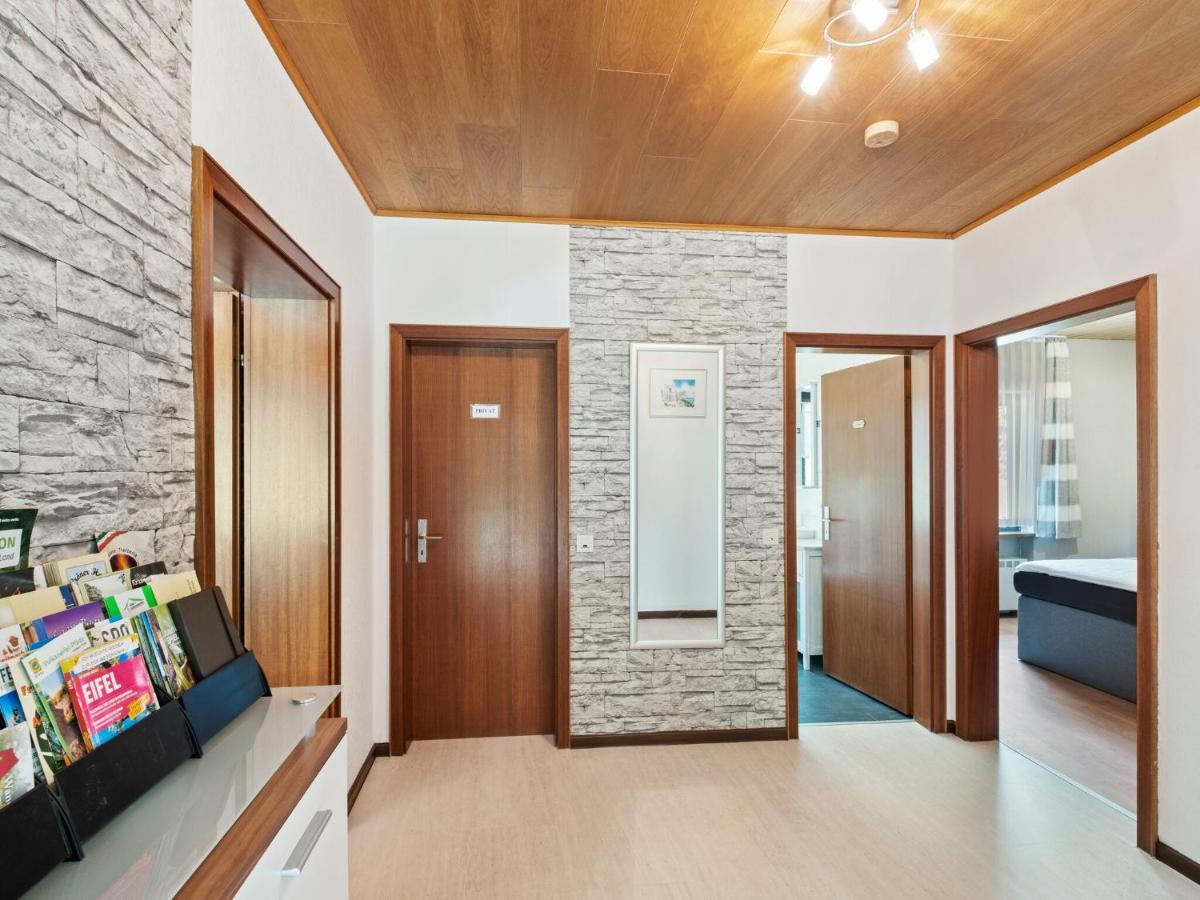 Idyllic Bungalow In Feusdorf With Forest View Rum bild