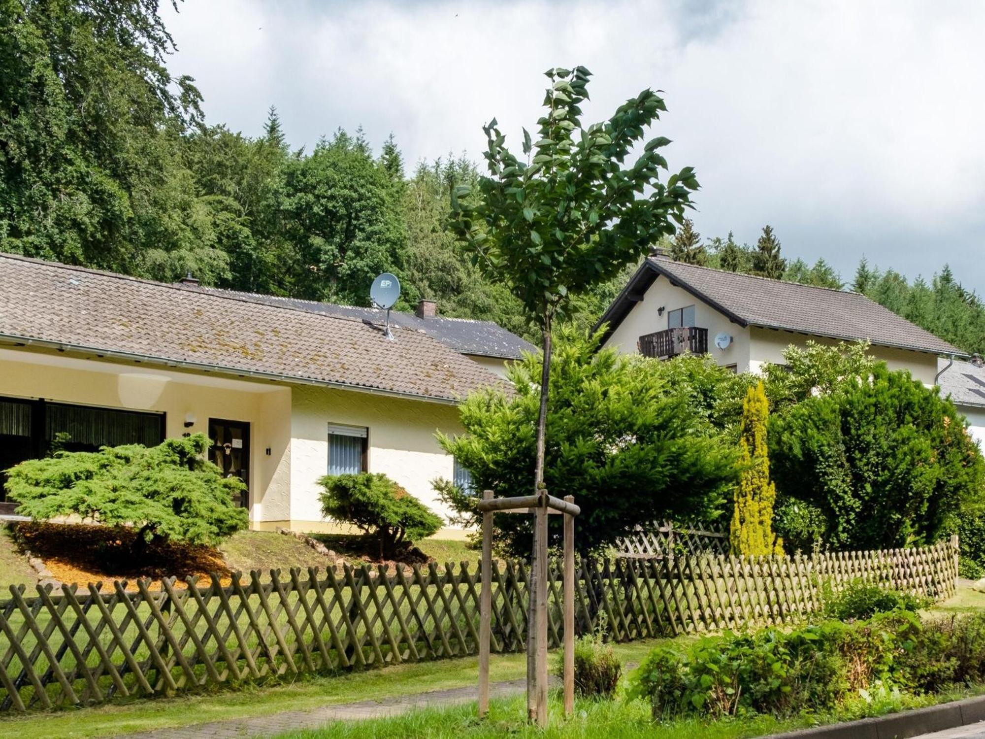 Idyllic Bungalow In Feusdorf With Forest View Exteriör bild